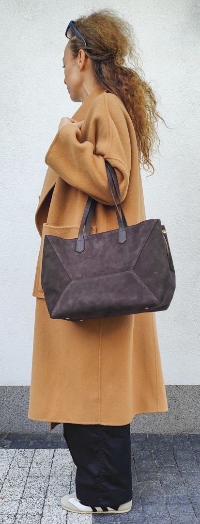 Zamszowy shopper w czekoladowym kolorze