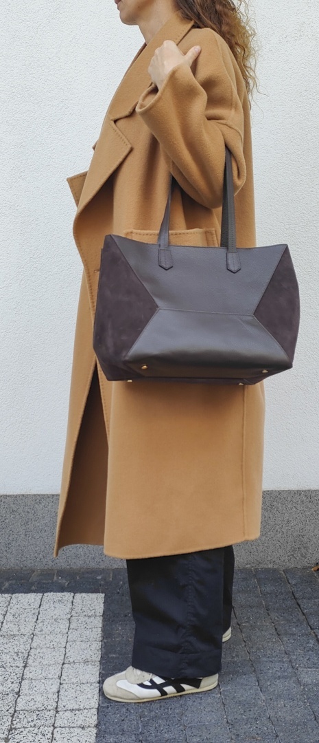 Zamszowy shopper w czekoladowym kolorze