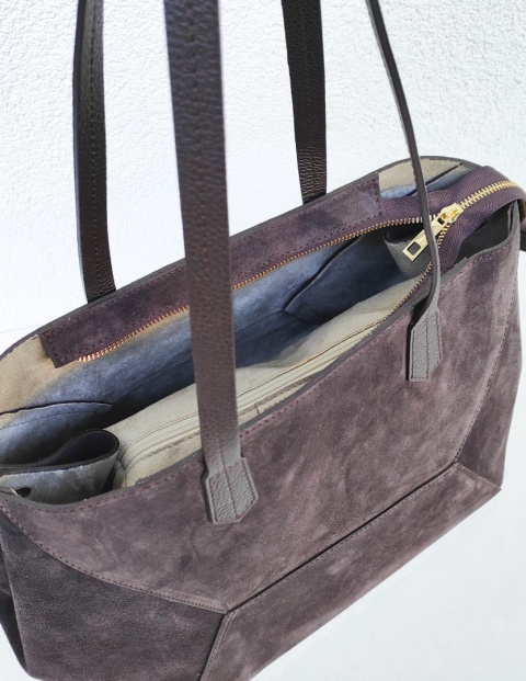 Zamszowy shopper w czekoladowym kolorze