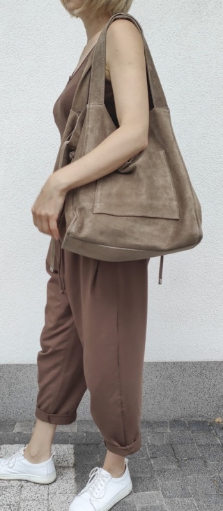 Zamszowa torebka shopper ciepła beżowa taupe