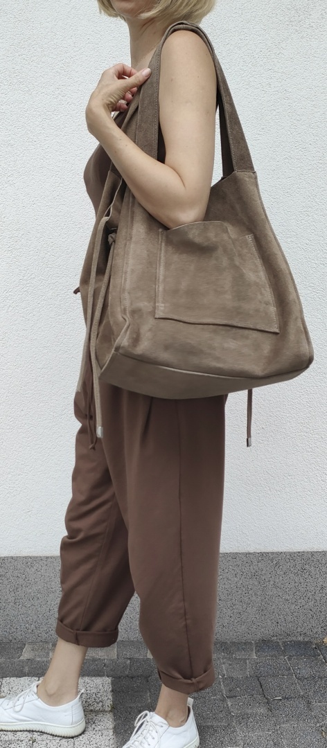 Zamszowa torebka shopper ciepła beżowa taupe