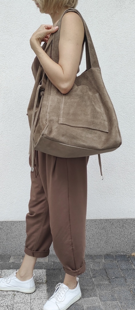 Zamszowa torebka shopper ciepła beżowa taupe