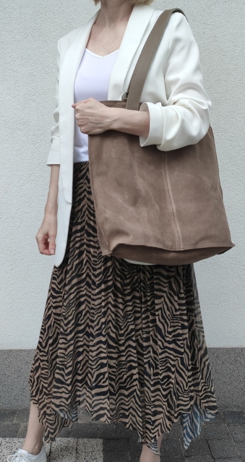 Zamszowa torebka shopper skórzana Vera Pelle beżowa taupe do pracy szkoły